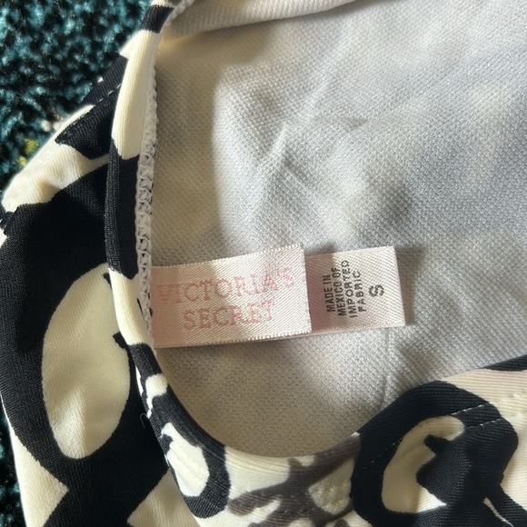 Victoria’s Secret black-and-white bottom and cover up with DKNY black bikini - Picture 4 of 4